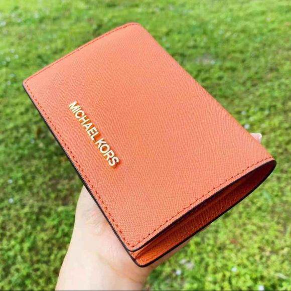 BUNDLE💞NWT Michael Kors Satchel & Wallet - Picture 14 of 14